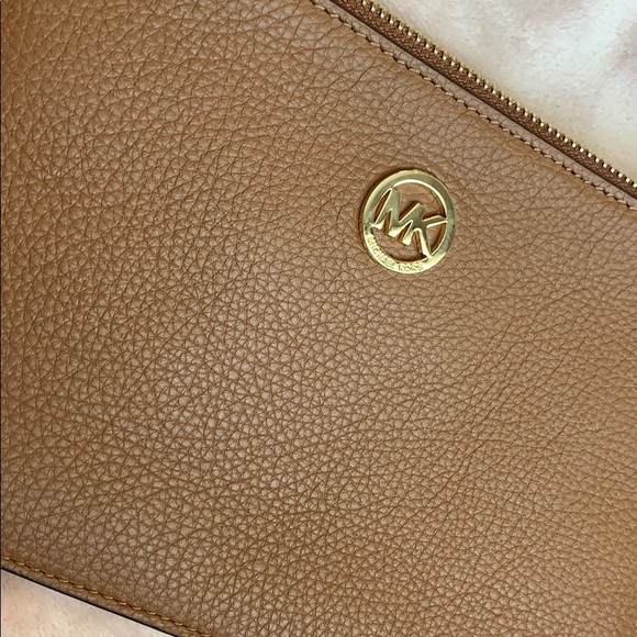 Michael Kors wristlet - Picture 5 of 5